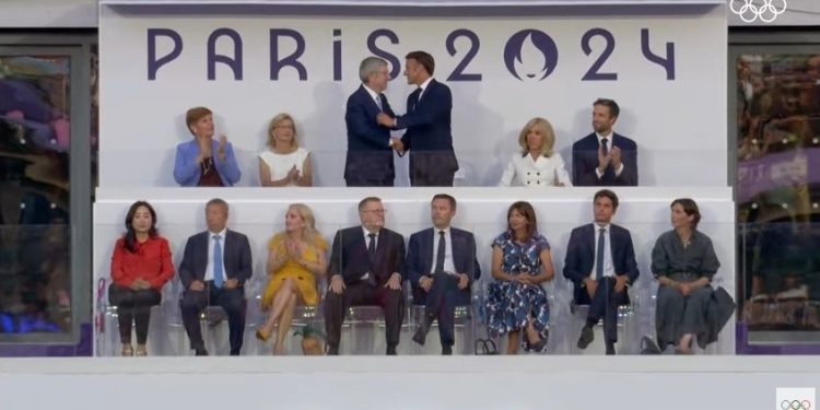 Paris entrega bastão para Los Angeles 2028 no encerramento dos Jogos