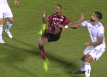 Vitória empata com o Cruzeiro no Barradão com destaque para o golaço de Alerrandro