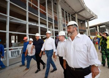 Jerônimo Rodrigues visita obras do novo Centro de Convenções em Feira de Santana