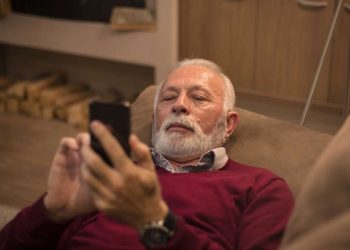 Uso de internet no país cresce mais entre idosos, mostra IBGE