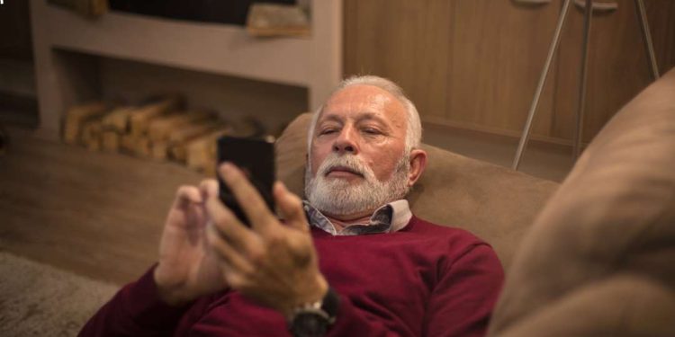 Uso de internet no país cresce mais entre idosos, mostra IBGE