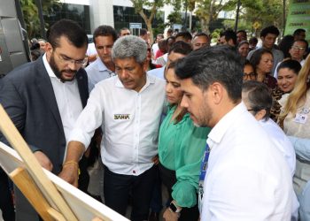 Governador entrega pavimentações em distritos e autoriza licitação para ampliar o HGCA