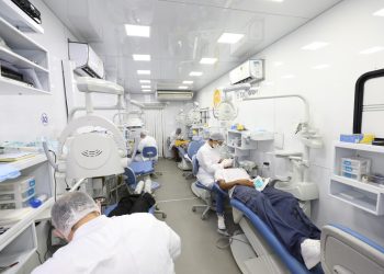Odontomóvel leva saúde bucal às escolas estaduais de Feira de Santana
