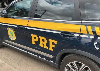 Suspeitos de danificar viatura da PRF são identificados pela Polícia Civil em Feira de Santana