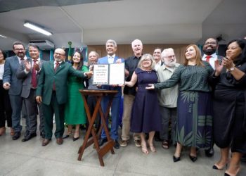 Governador Jerônimo Rodrigues participa da posse da nova vice-reitora da Uefs