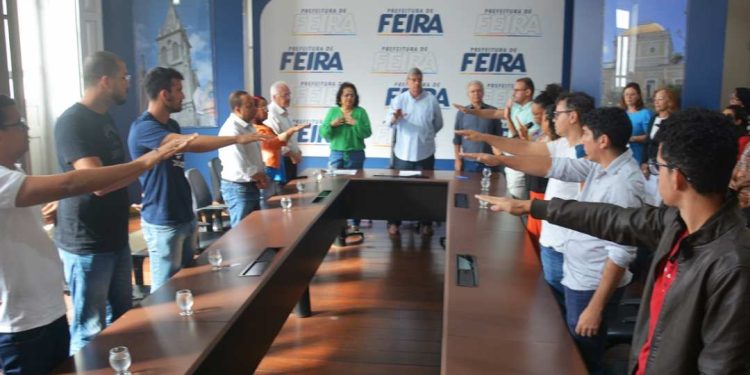 Feira: professores concursados tomam posse nesta terça-feira