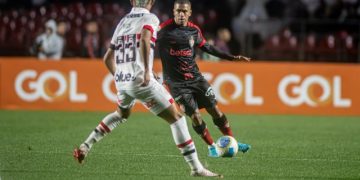 Vitória perde para o São Paulo e se mantém na zona de rebaixamento