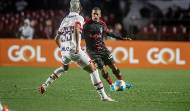 Vitória perde para o São Paulo e se mantém na zona de rebaixamento