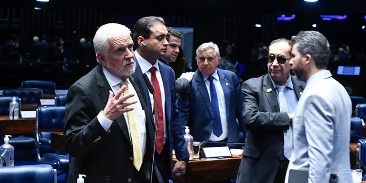 Análise da desoneração da folha de pagamento é adiada para terça no Senado