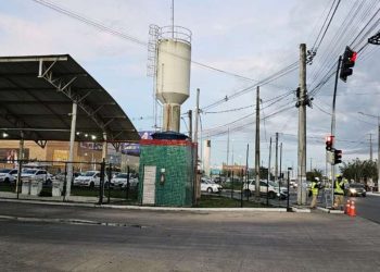 Feira: semáforo instalado na avenida Noide Cerqueira vai facilitar entrada dos ônibus no terminal