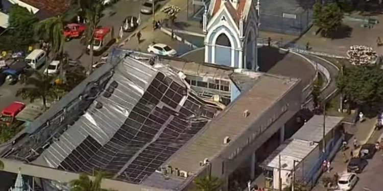 Arcebispo de Recife e reitor de igreja celebram missa em memória a vítimas de desabamento