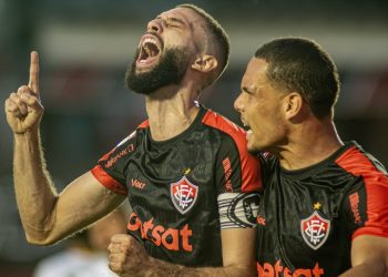 Vitória vence o Cuiabá e deixa a zona de rebaixamento do Brasileirão