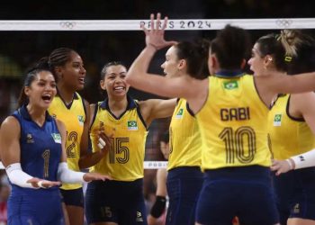 Brasil vence República Dominicana e vai à semifinal no vôlei feminino