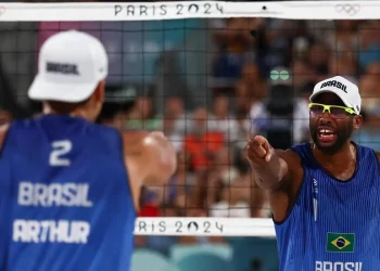 Evandro e Arthur Lanci avançam para quartas do vôlei de praia