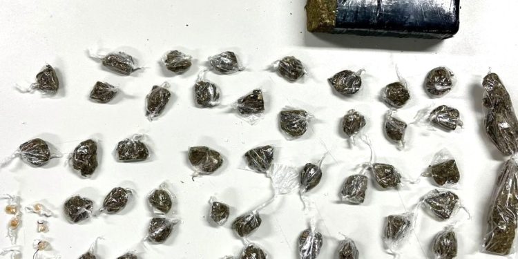 Polícia Militar efetua prisão por tráfico de drogas no bairro Irmã Dulce