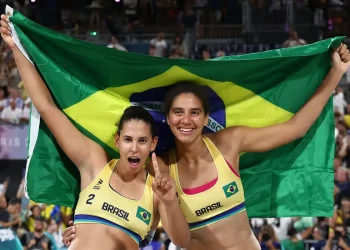 Paris: Duda e Ana Patrícia levarão bandeira do Brasil no encerramento