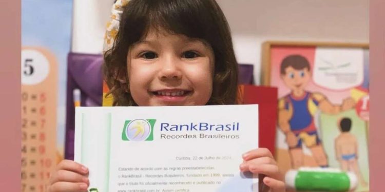 Criança baiana de três anos quebra recorde brasileiro de soletração