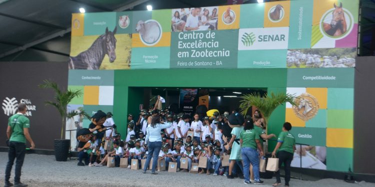 Expofeira 2024: Estudantes aprendem sobre agronegócio no estande do Senar
