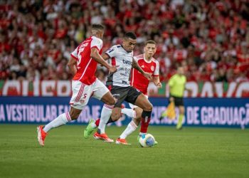 Vitória perde para o Inter e desperdiça a chance de se distanciar do Z4