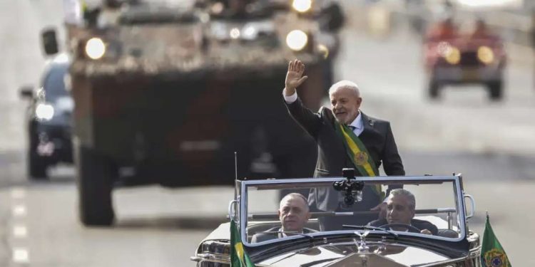 Desfile de 7 de Setembro destaca vacinação e homenageia gaúchos