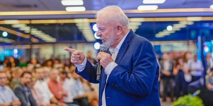 Alguém que pratica assédio não vai ficar no governo, diz Lula sobre denúncias contra Silvio Almeida