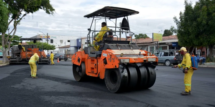 Prefeitura de Feira avança com obras de asfaltamento no distrito de Maria Quitéria