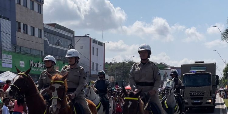 Esquadrão de Polícia Montada/FSA no desfile de 7 de Setembro inova com um pelotão de policiais femininas