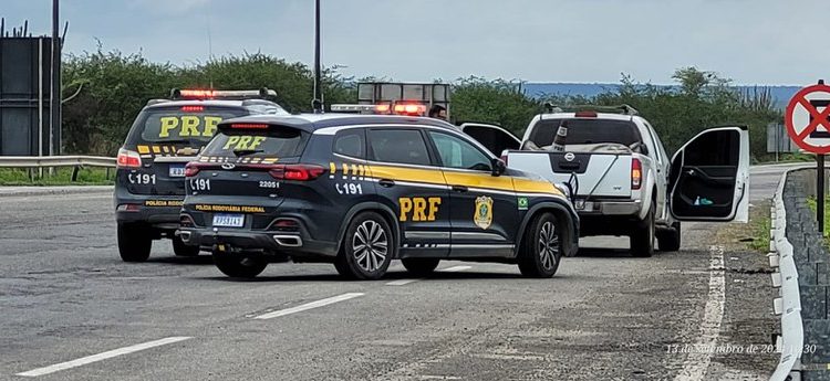 PRF apreende quase meia tonelada de maconha em Rafael Jambeiro