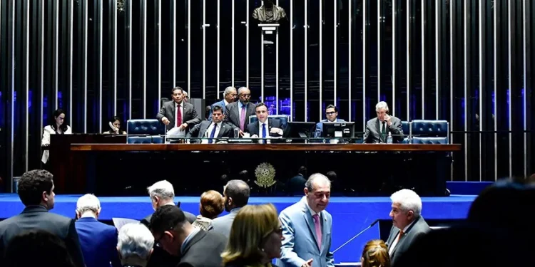 Suspensão da plataforma X gera debate em Plenário do Senado