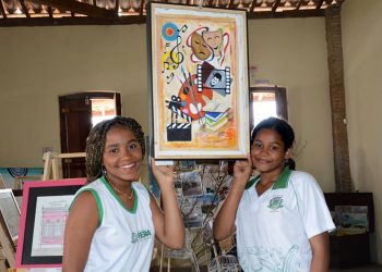 Alunos da Escola Edelvira Oliveira visitam o Casarão Olhos D’Água para conhecer a história de Feira