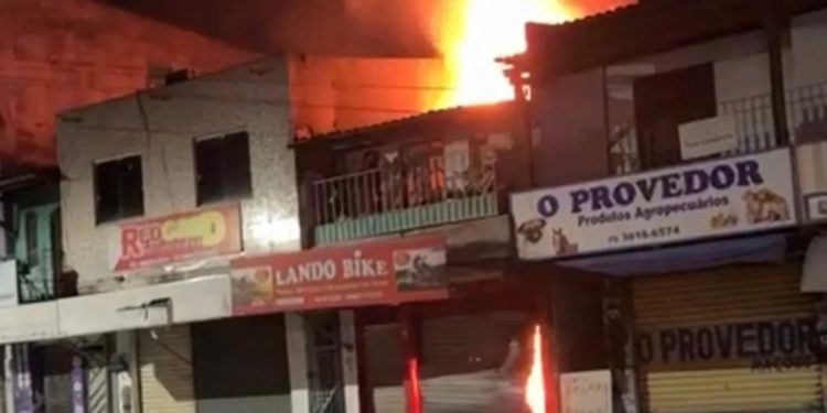 Incêndio destrói loja de bicicletas em Feira de Santana