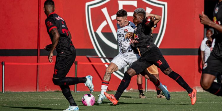 Vitória vence o Red Bull Bragantino e deixa a zona de rebaixamento