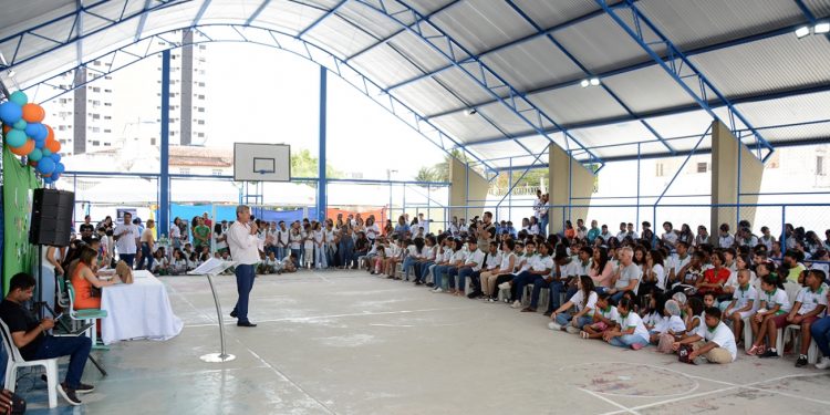 Prefeitura de Feira promove Feira Multidisciplinar com a participação de 16 escolas