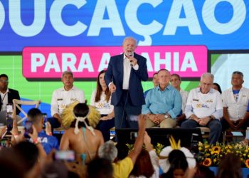 Lula anuncia na Bahia expansão do Programa Pé-de-Meia