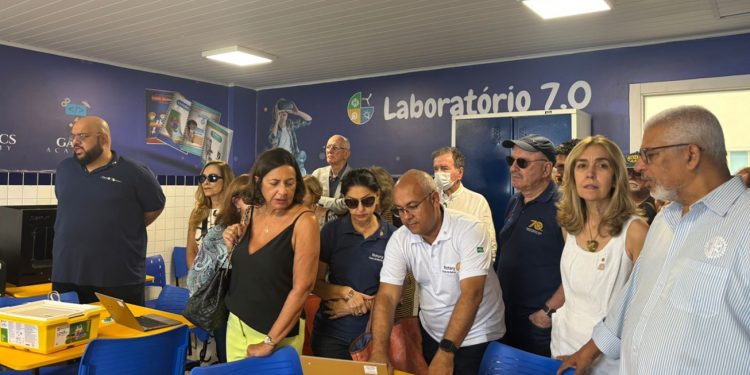 Clubes de Rotary conhecem as modernas estruturas implantadas nas escolas municipais em Feira