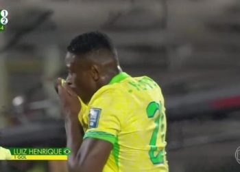 Brasil vira sobre o Chile em Santiago pelas eliminatórias da Copa