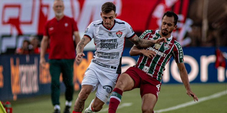 Vitória bate o Fluminense e segue fora da zona de rebaixamento