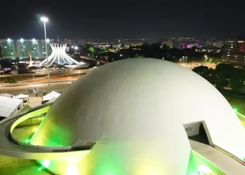 Brasília se ilumina de verde e amarelo 2 dias antes de jogo da seleção