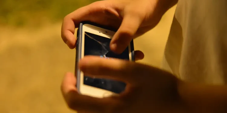 Três em cada dez crianças e adolescentes foram ofendidos na internet