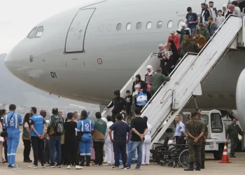 Sexto voo de repatriação do Líbano chega com 212 passageiros
