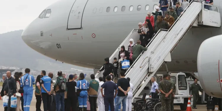 Sexto voo de repatriação do Líbano chega com 212 passageiros