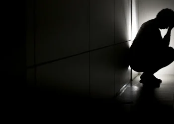 Pobreza eleva em 3 vezes risco de surgimento de ansiedade e depressão