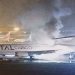 Avião faz pouso de emergência após pegar fogo em aeroporto
