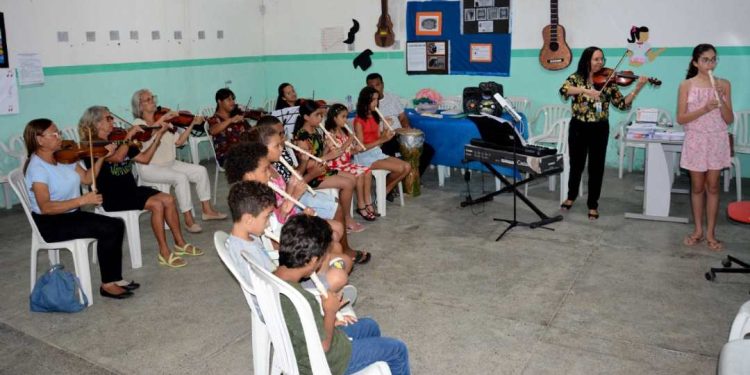 Espírito natalino chega ao CRAS com ensaios do coral e música para todos