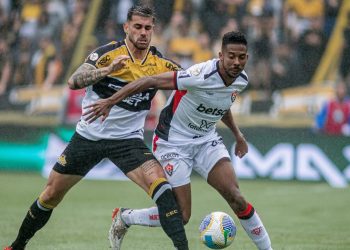 Vitória vence o Criciúma e abre quatro pontos da zona de rebaixamento