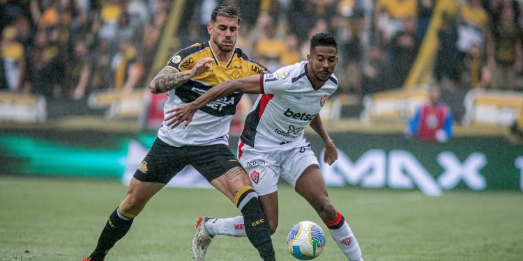 Vitória vence o Criciúma e abre quatro pontos da zona de rebaixamento