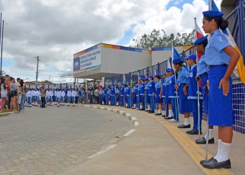 Escola Cívico-Militar de Jaíba celebra Proclamação da República com desfile