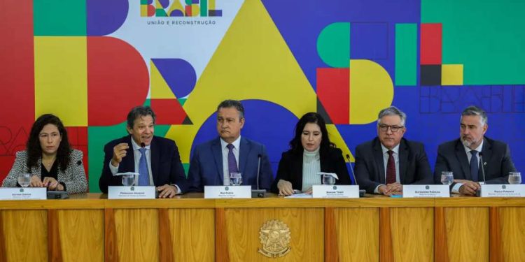 Pacote de corte de gastos prevê economia de R$ 327 bi em cinco anos