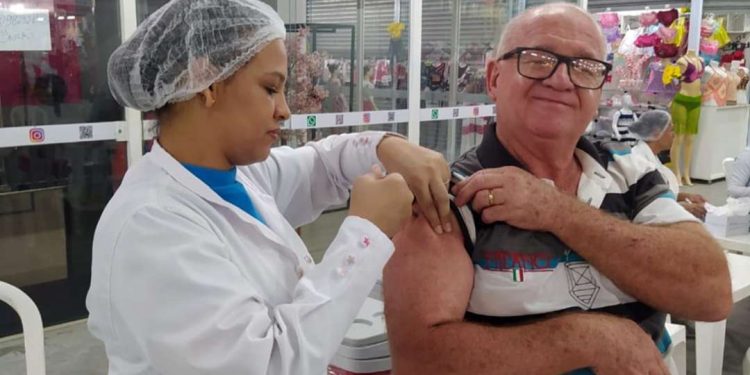 Prefeitura de Feira abre campanha Novembro Azul com ação no Shopping Popular