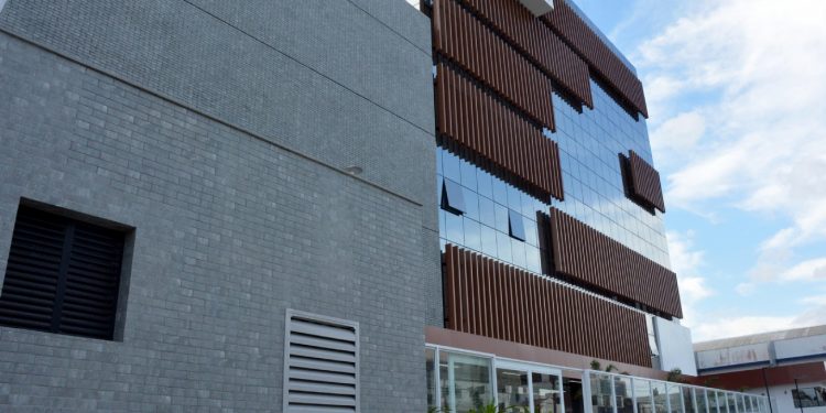 Novo prédio da Secretaria de Educação de Feira de Santana em fase final de construção